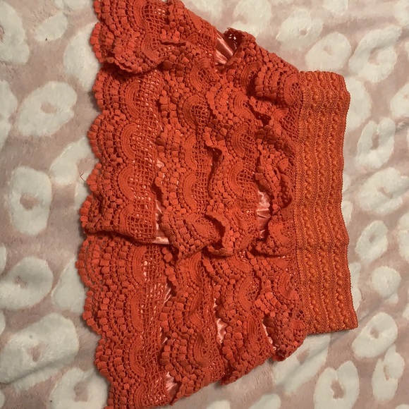 Xs frilly shorts - Picture 3 of 4